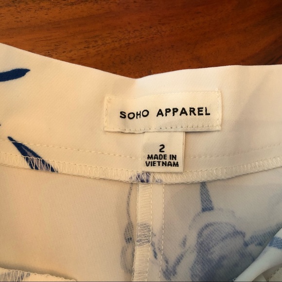 NWT Floral shorts with ruffle detail and side pockets. Size 2. Soho Apparel - Picture 5 of 7